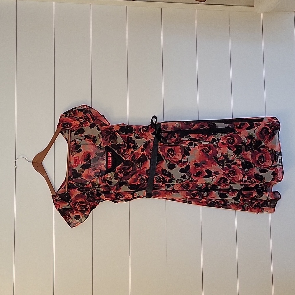 Beautiful Elle summer/spring dress. Size L. Very feminine.